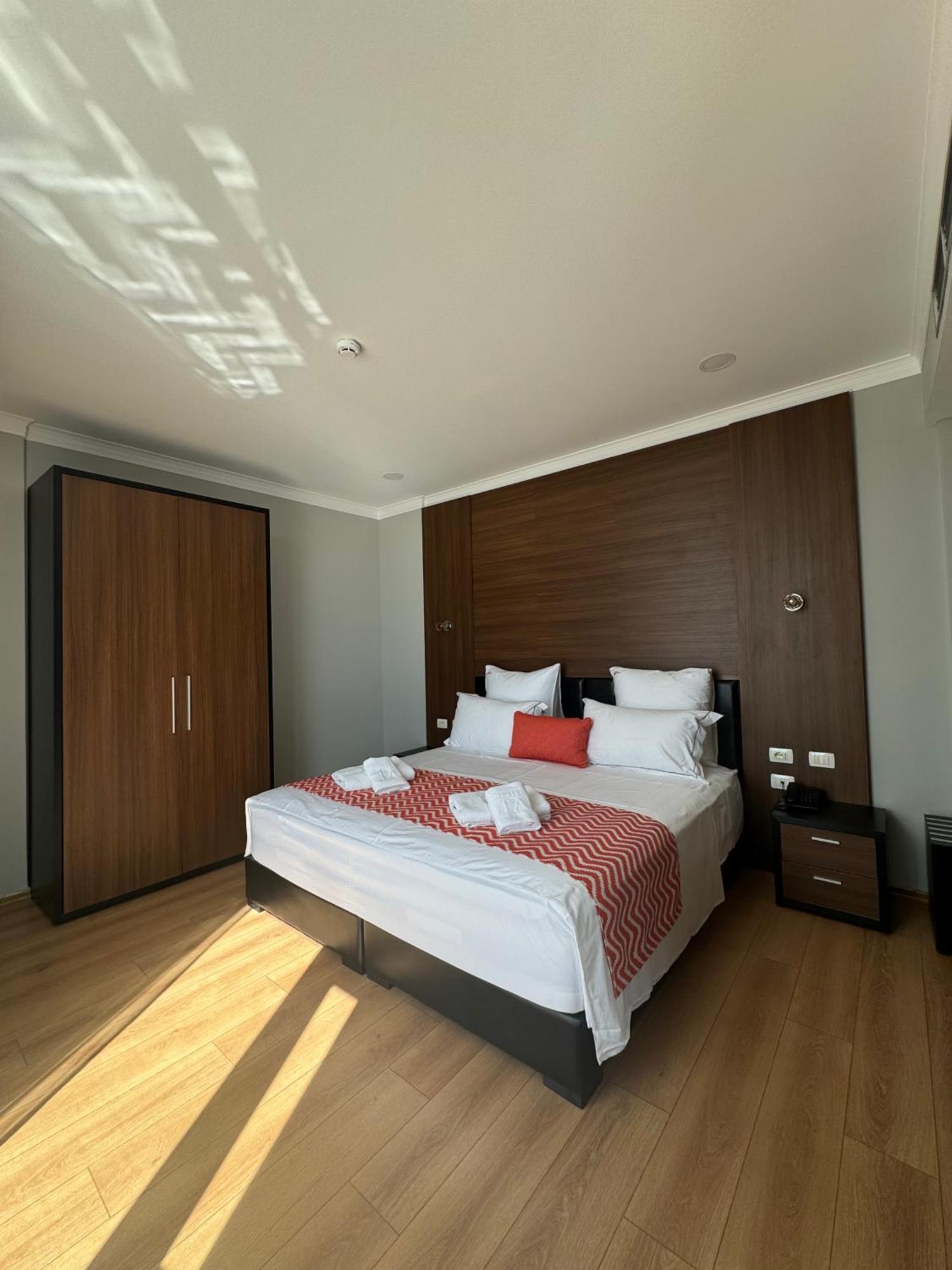 Hotel Britania Vlore Exterior photo
