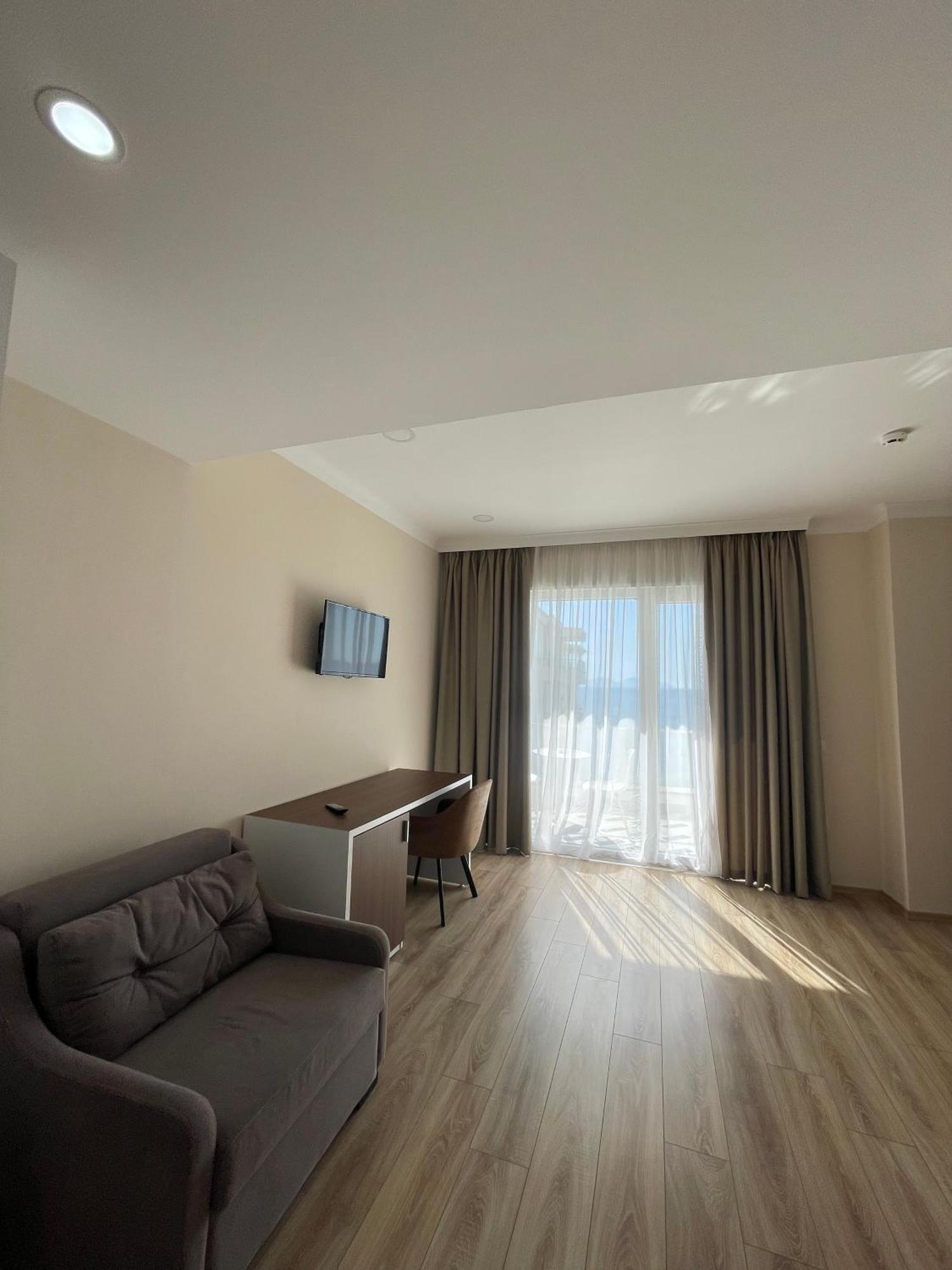 Hotel Britania Vlore Exterior photo