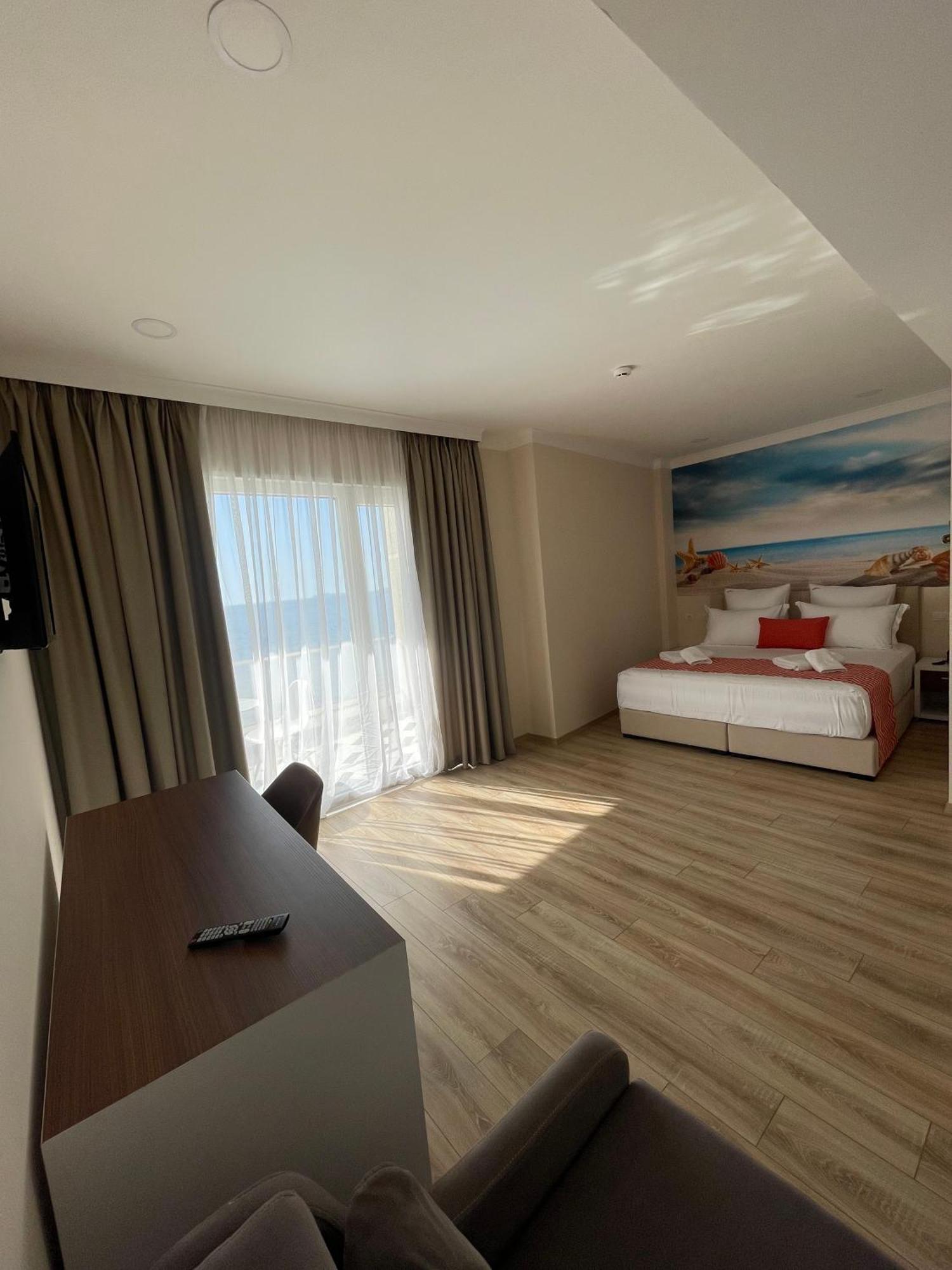 Hotel Britania Vlore Exterior photo