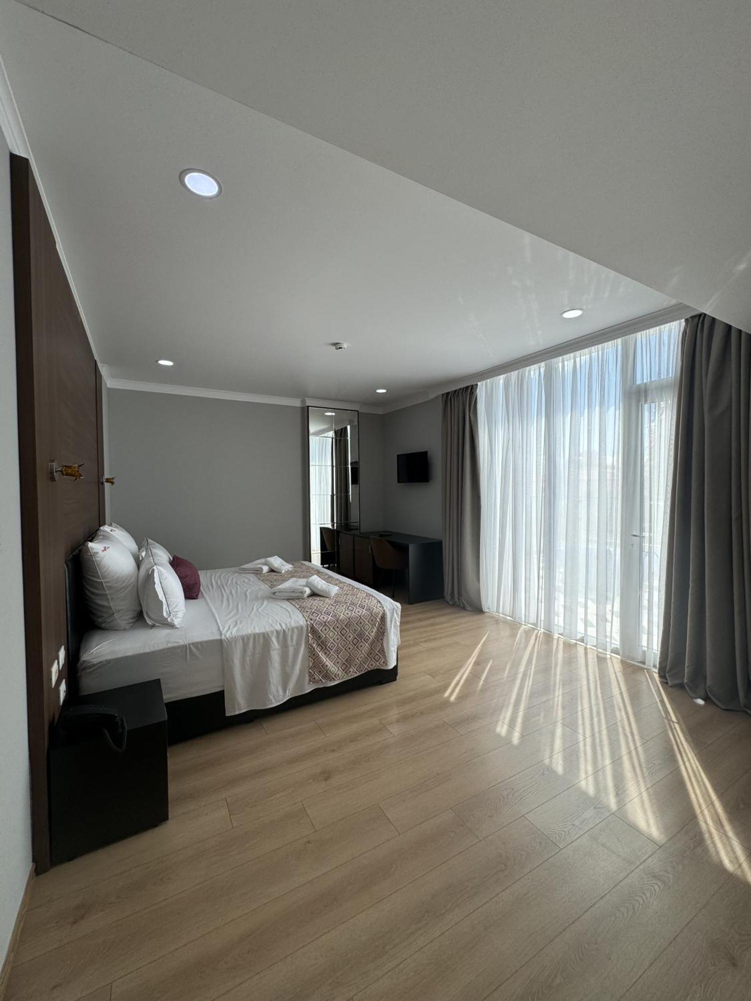 Hotel Britania Vlore Exterior photo